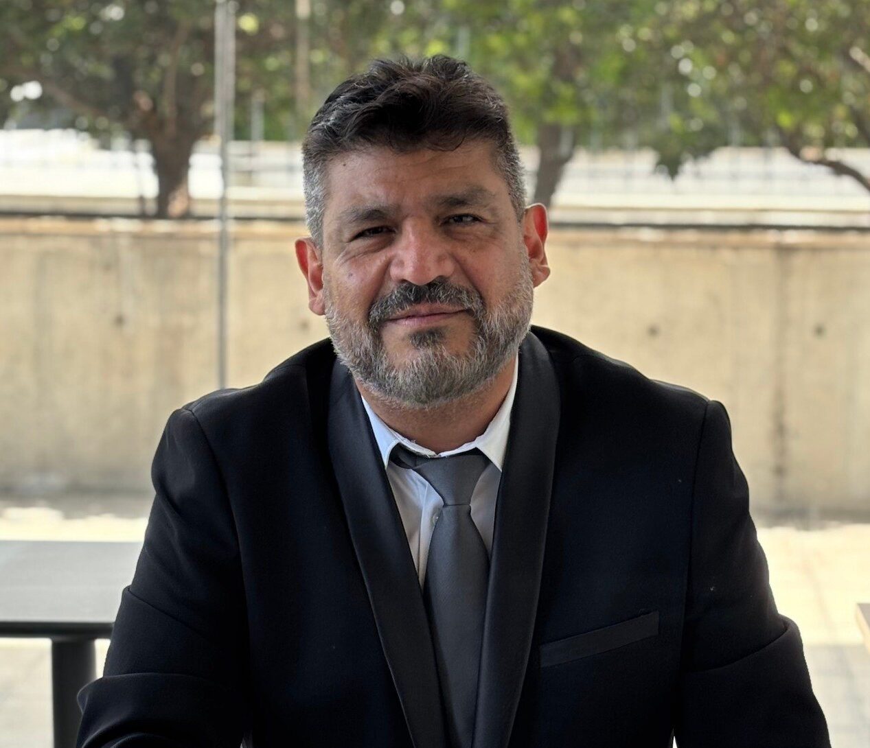 Orlando Cerda Silva, notario titular, en su escritorio de la notaría